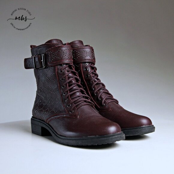 EUC Vince Camuto Tanowie Studded Side Zip Combat Boots Burgundy Women 8.5 - Picture 2 of 13